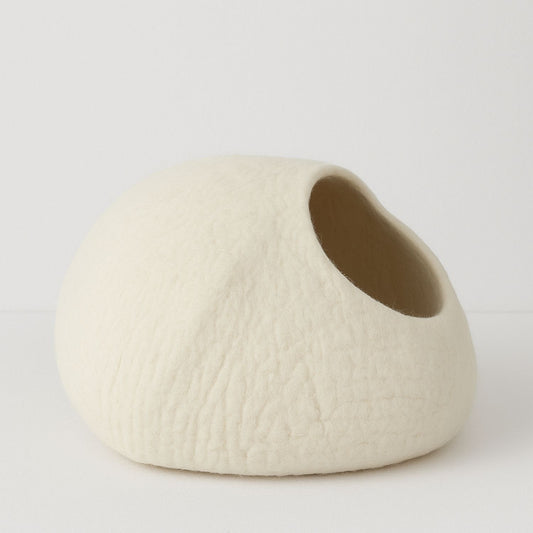 Luxury Felt Cat Cave – Handcrafted Wool Retreat from Nepal – Classic Cream
