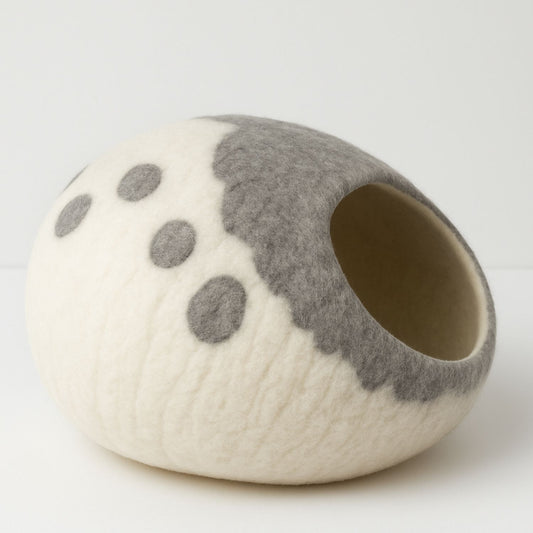Luxury Felt Cat Cave – Handcrafted Wool Retreat from Nepal – Lilac Cream